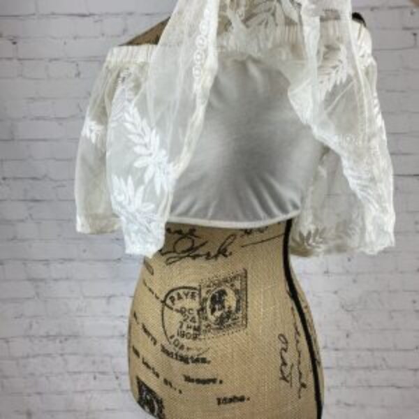 Windsor White On/Off Shoulder Ruffled Lace Crop Top